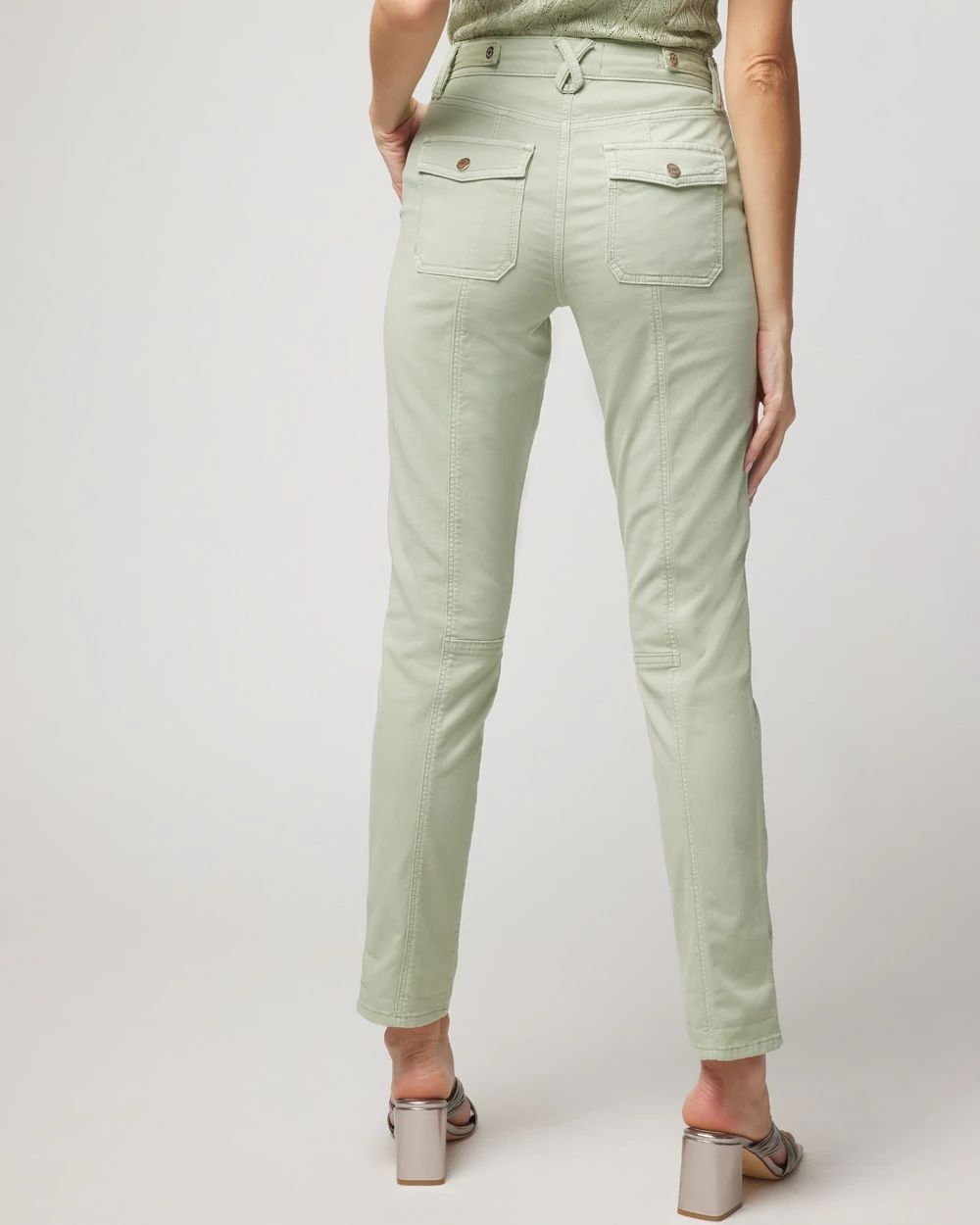Mid-Rise Pret-A-Pedi Straight Crop Pants