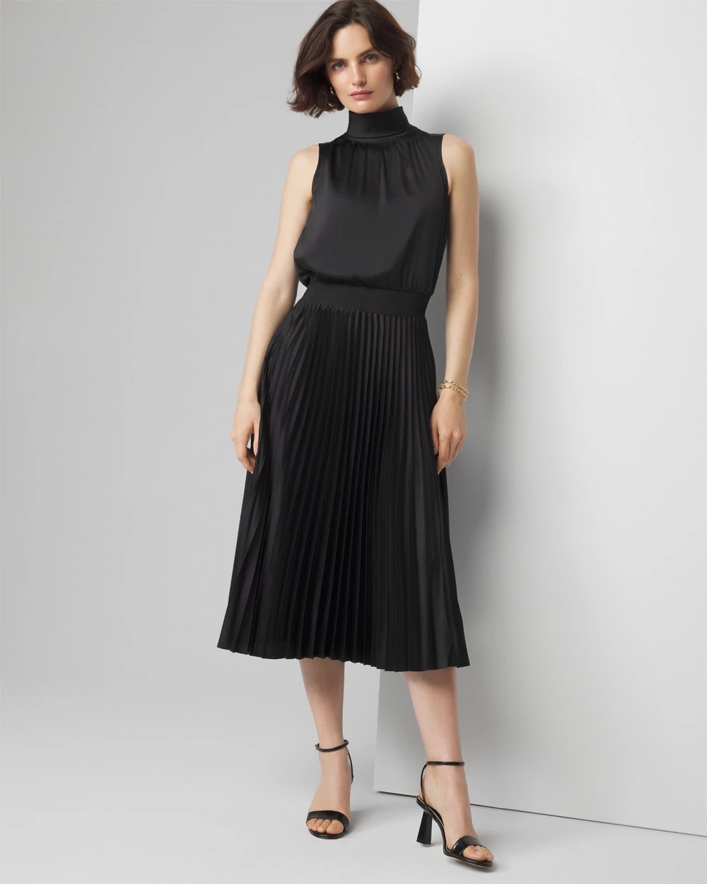 black and white pleated midi dress Women's Pleated V-neck Midi Dress in White size 8