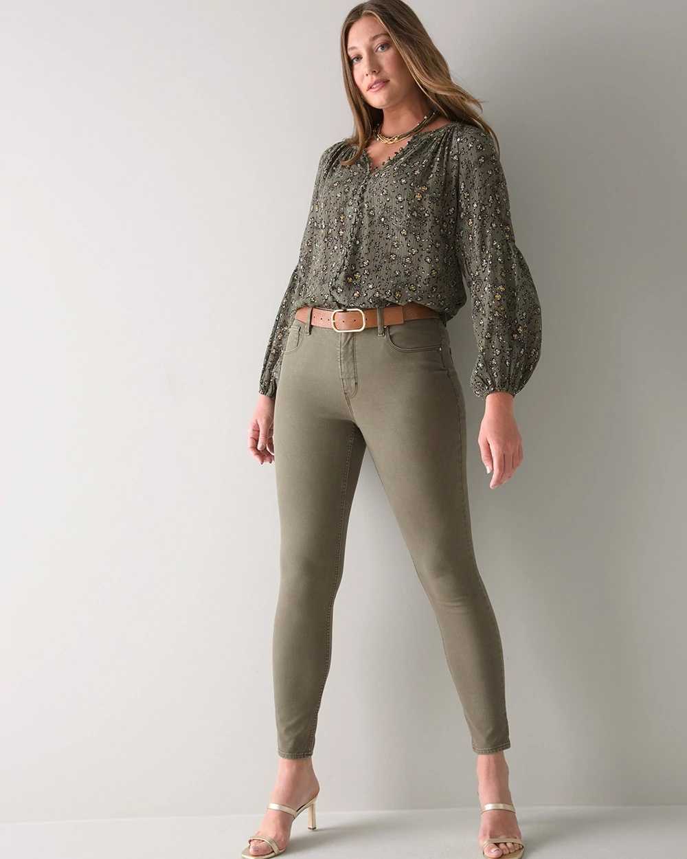 White house black top market skinny jeans