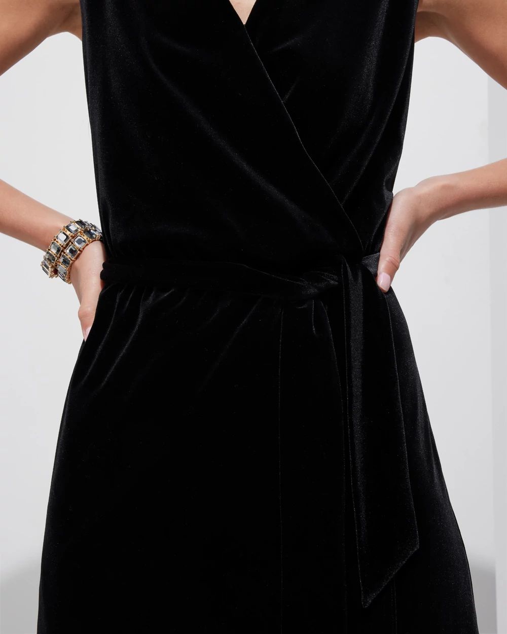 Outlet WHBM Sleeveless Surplice Velvet Dress
