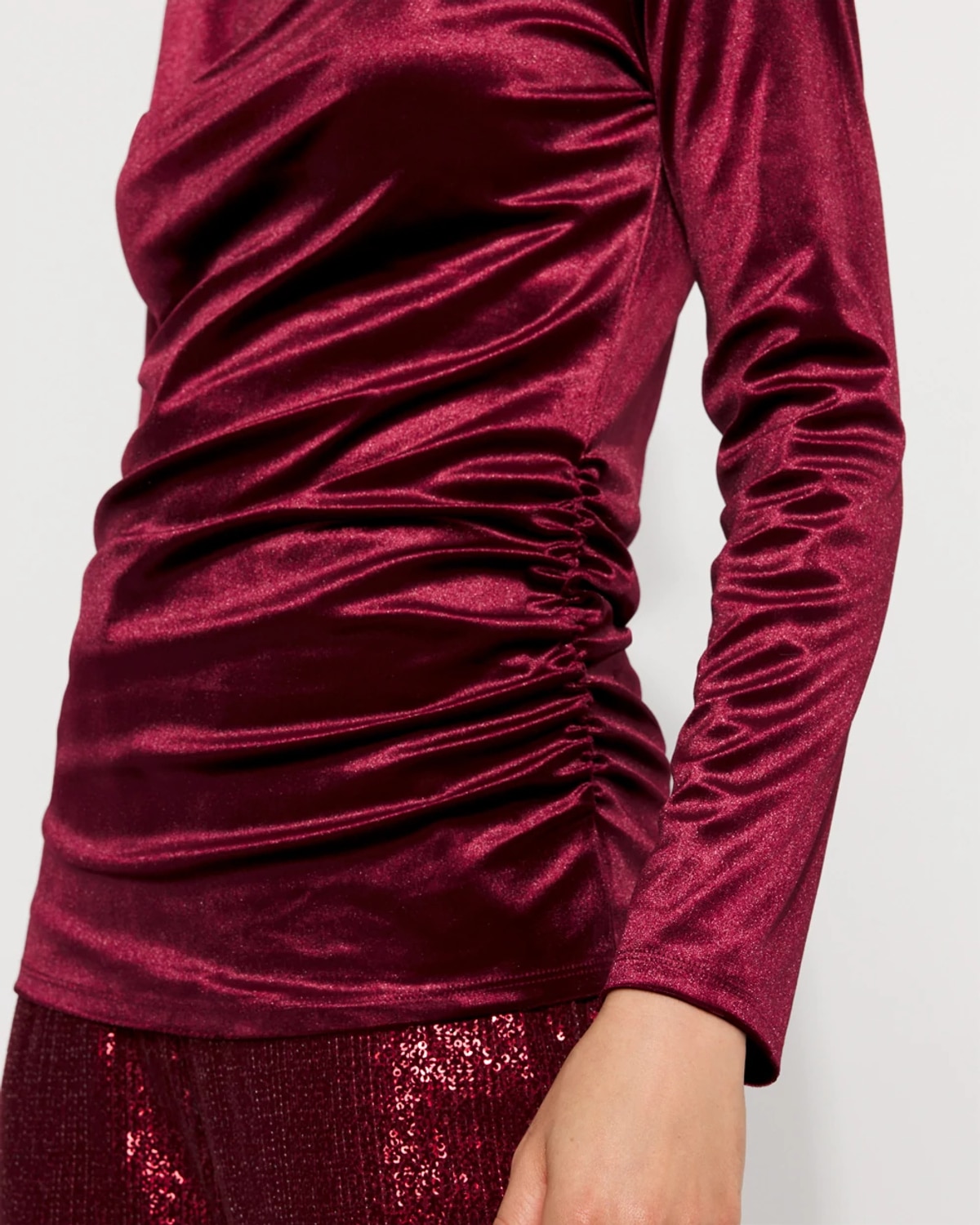 White House Black Market Long Sleeve Velvet Top In Burgundy