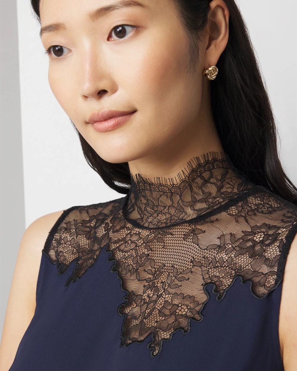Sleeveless Lace Mockneck Shell