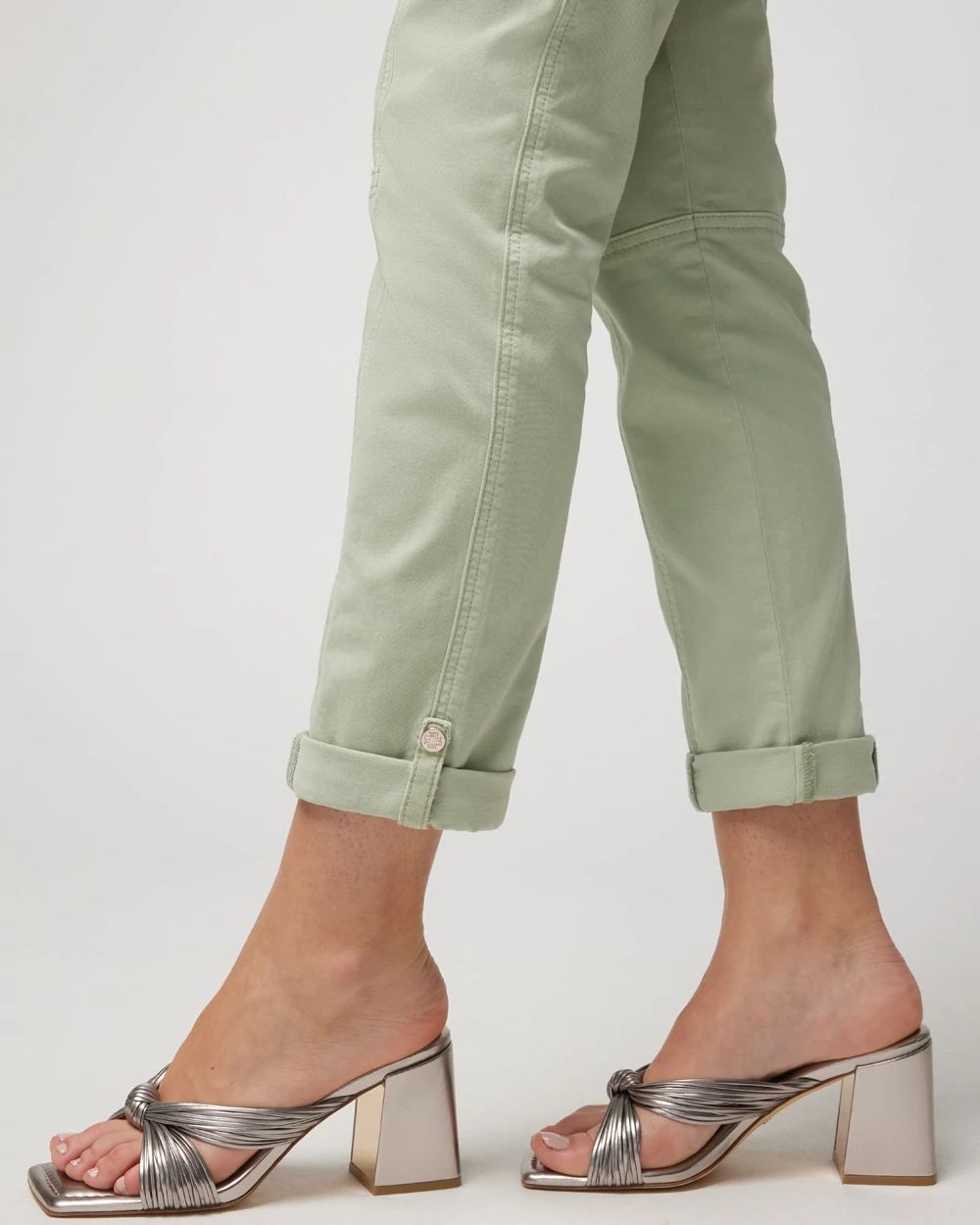 Mid-Rise Pret-A-Pedi Straight Crop Pants