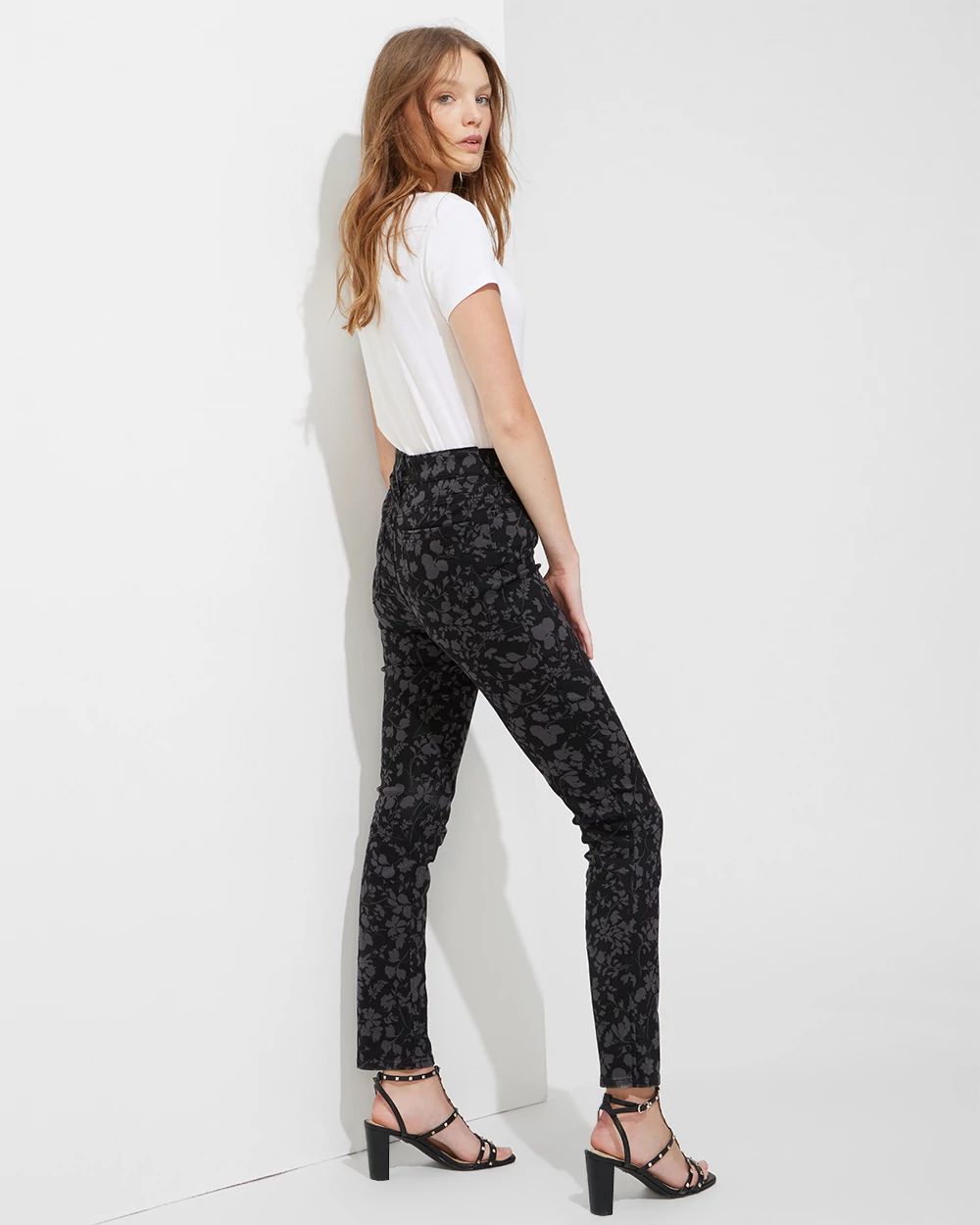 Outlet WHBM High-Rise Essential Slimmer™ Straight Jeans