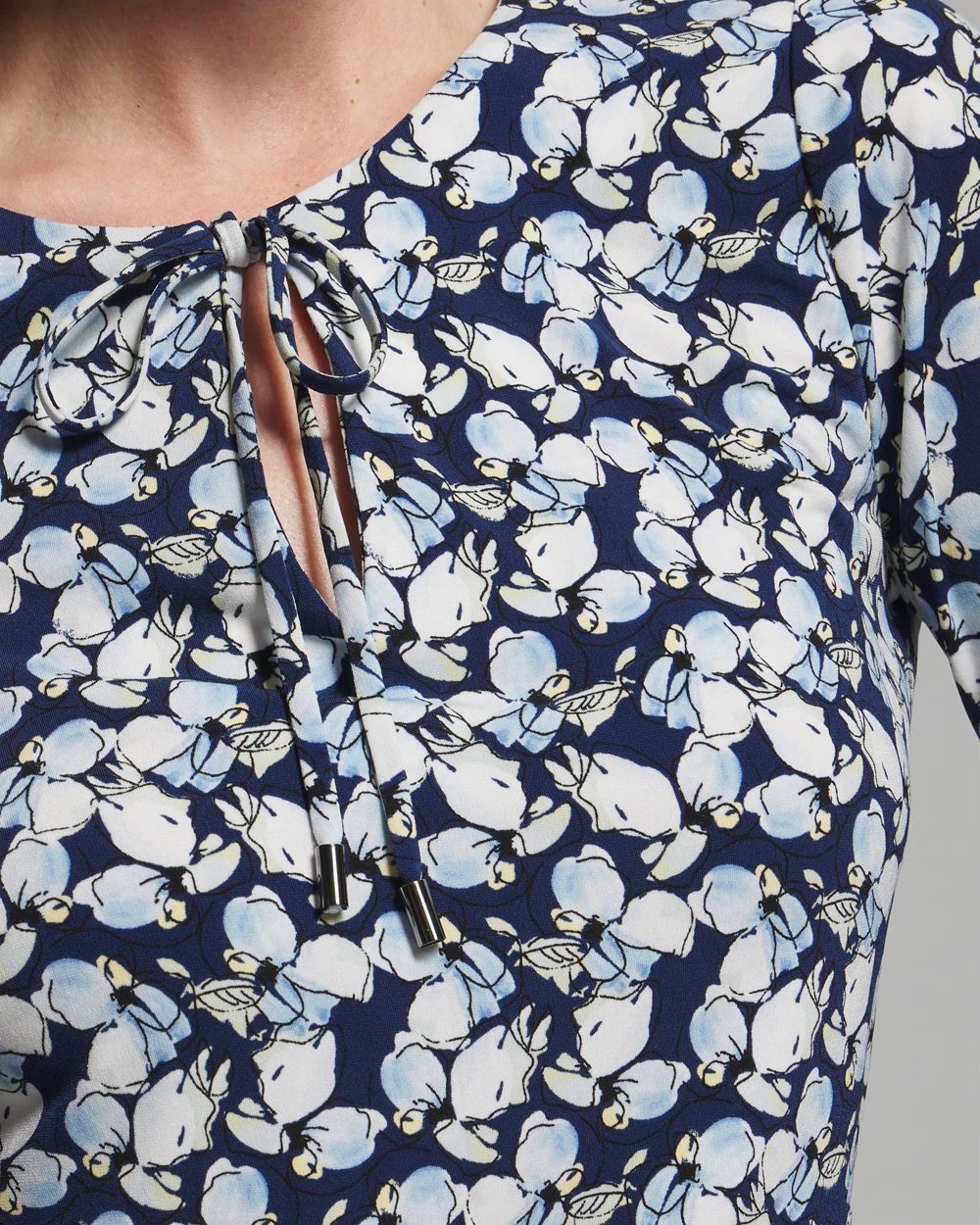 Outlet WHBM Notch Neck Top