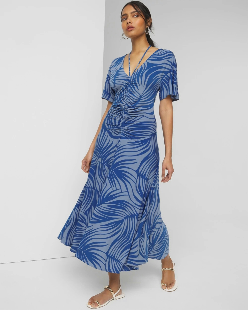 White House Black Market Short-sleeve Ruched Front Midi Dress In Palm Frond Denim Blue
